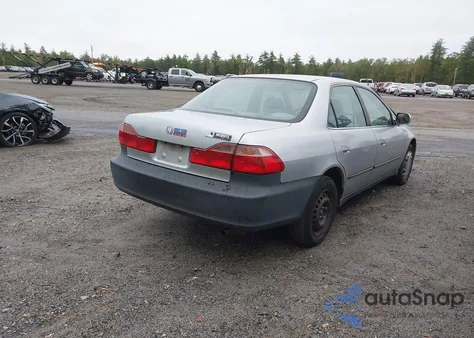 2000 Honda Accord 2.3 Lx from USA, damaged, VIN 1HGCG5640YA004279